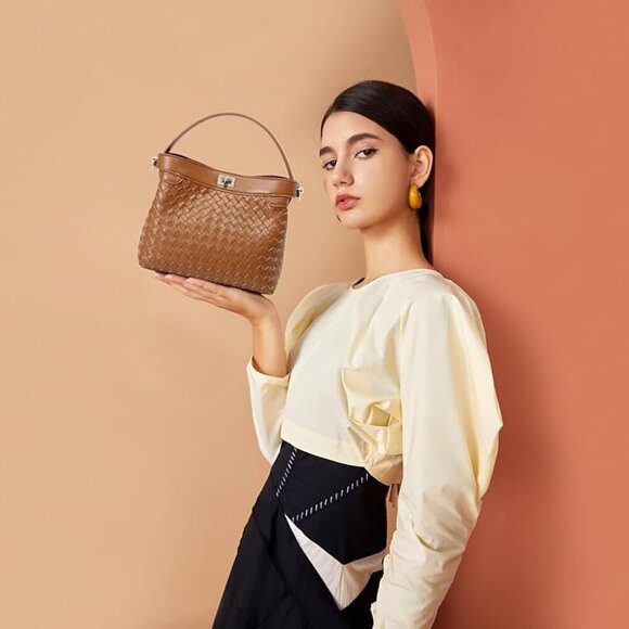 Stylish Vegan Leather Crossbody Purse with Adjustable Strap - 8.66" x 6.3" - Picture 2 of 7